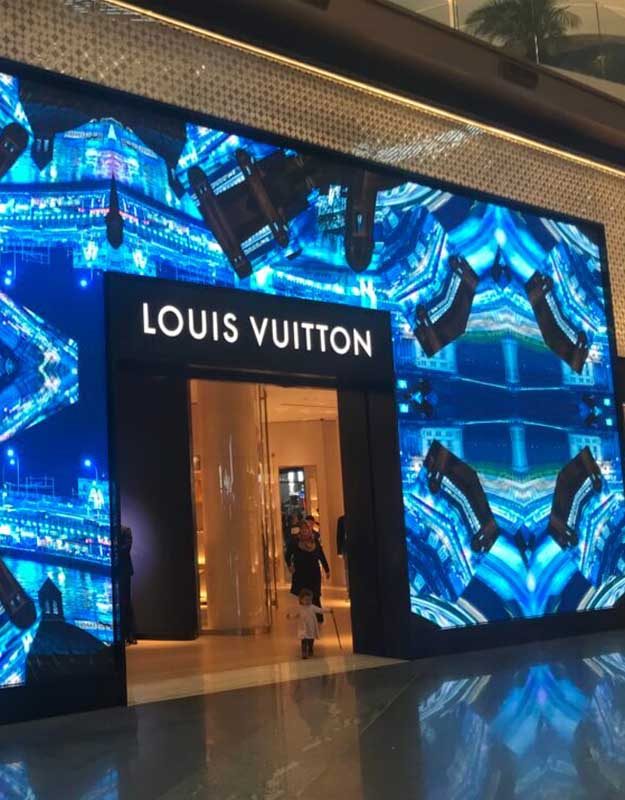 led screen shopping mall